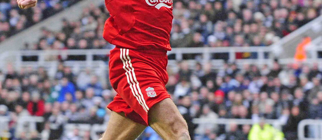 Căpitanul lui Liverpool, Steven Gerrard, a semnat un nou contract cu “cormoranii”